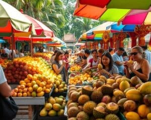 Proef de tropische vruchten op de markten van Bangkok