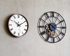 Wandklokken met een moderne industriële look