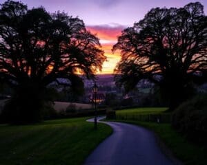 Wat zijn de mooiste plekken voor een avondwandeling?